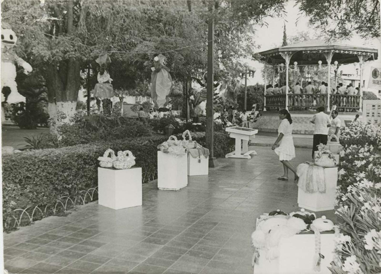 Actividades artísticas en el jardín Velasco.