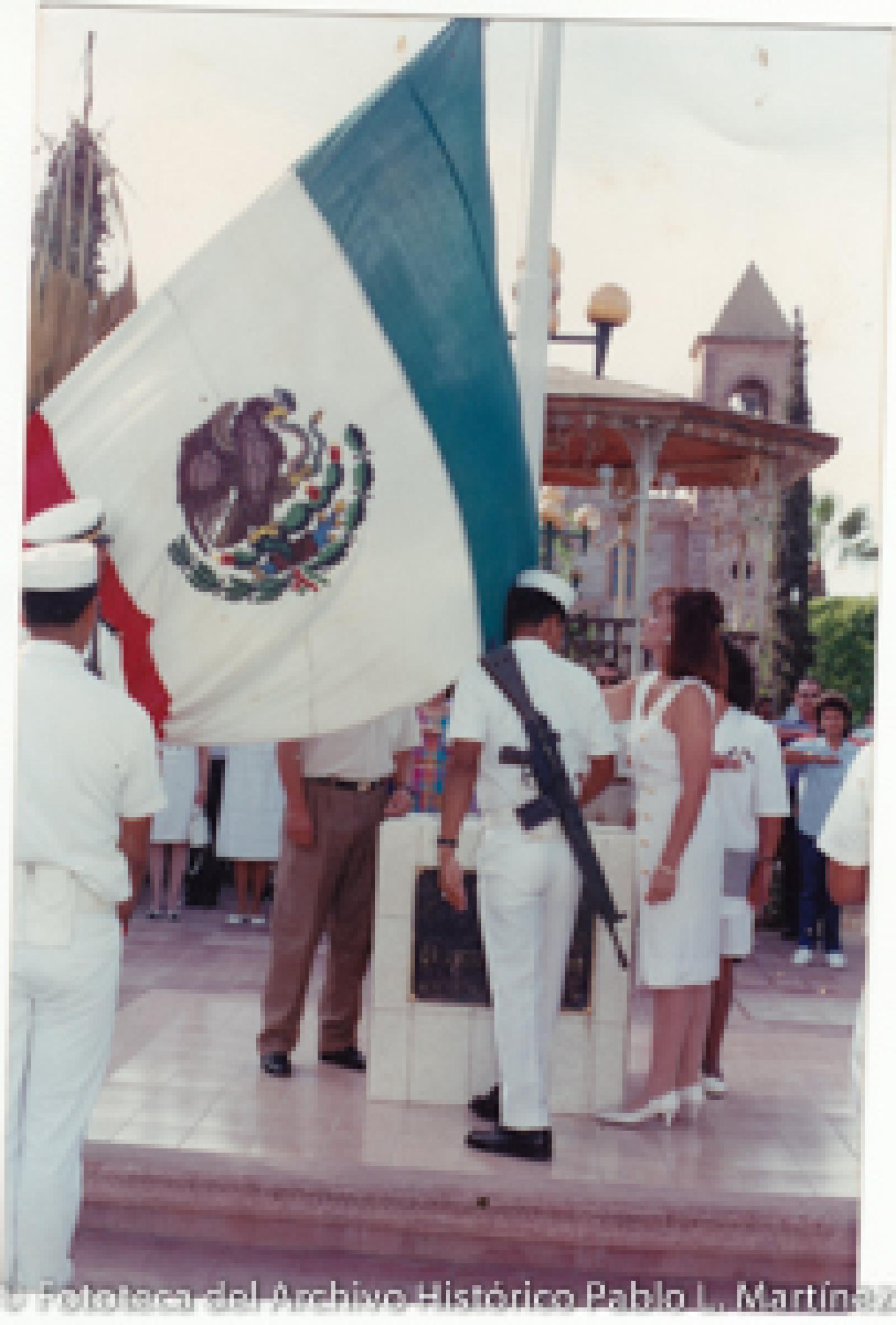 Acto cívico en el jardín “Velasco” en La Paz, Baja California Sur.