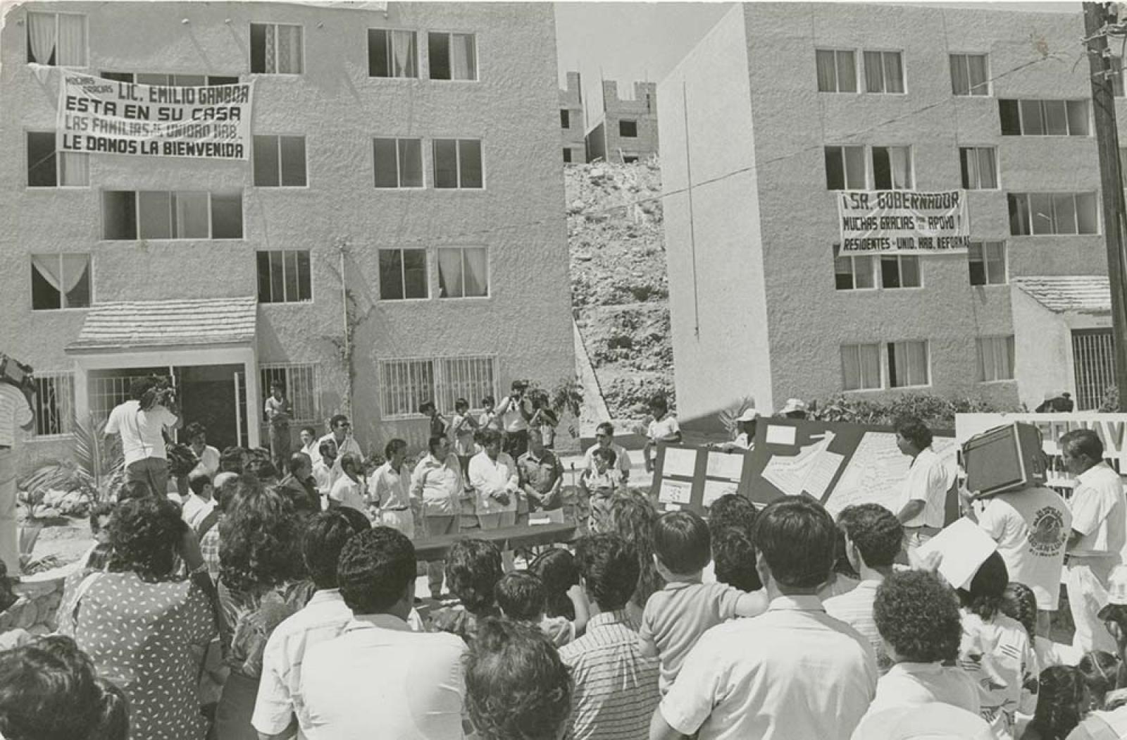 Acto público en unidad habitacional Reformas.