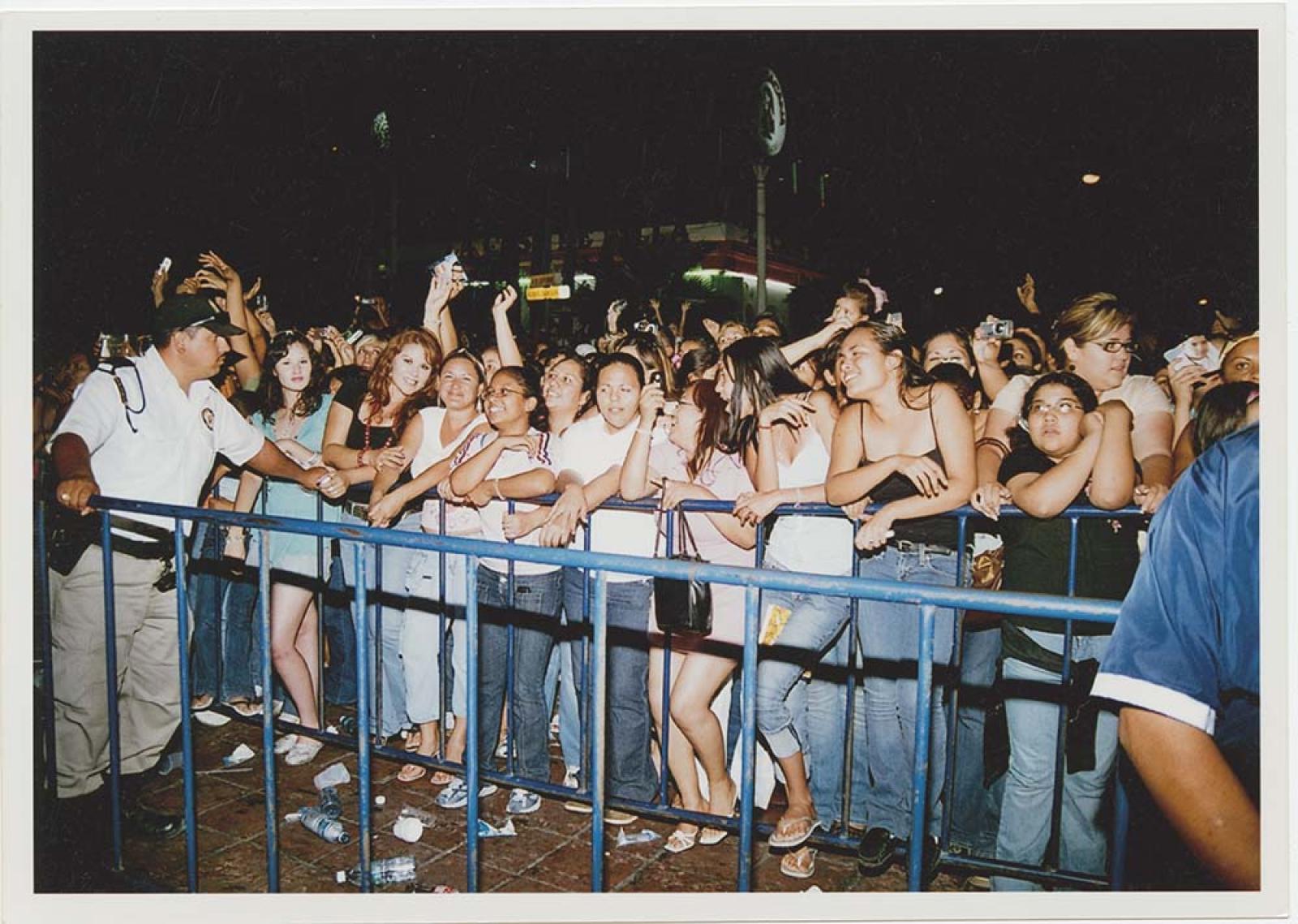 Admiradores, en concierto de Yahir.
