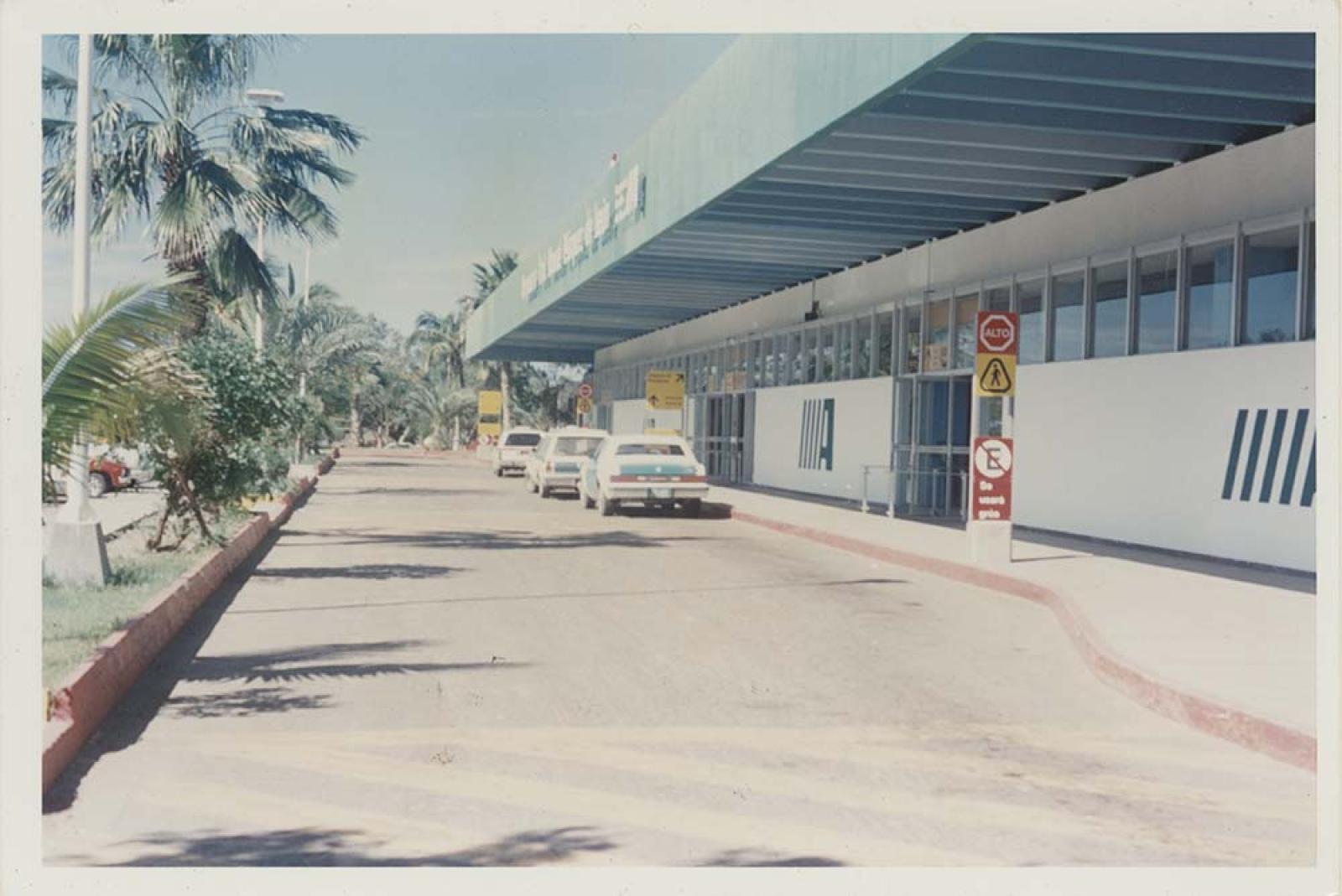 Aeropuerto, General Manuel Márquez de León.