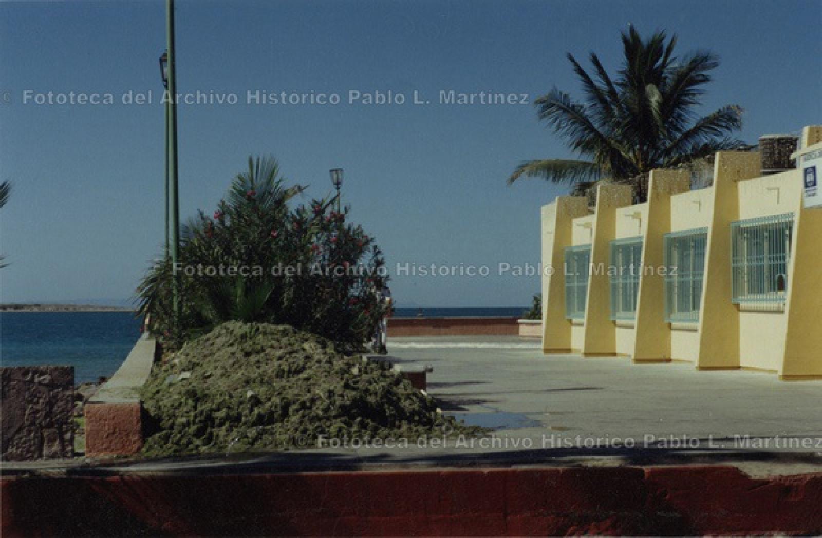 Agencia de viajes en malecón de La Paz.