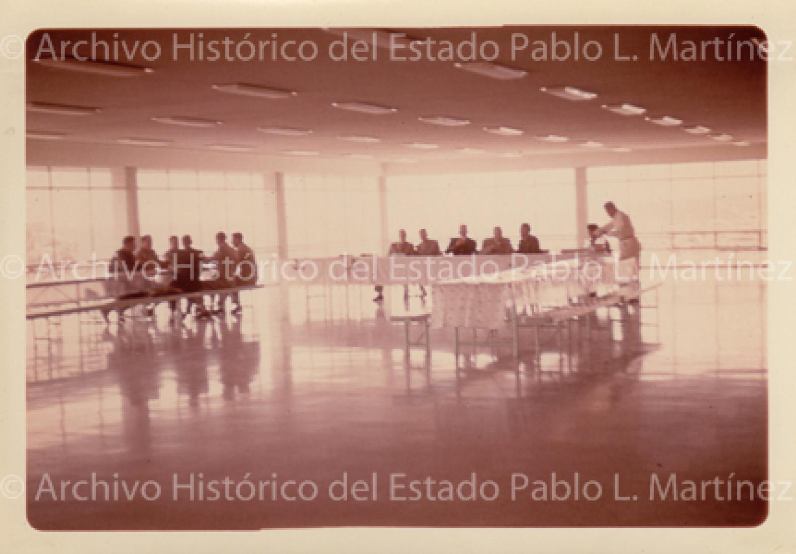 Agustín Olachea Avilés en banquete.