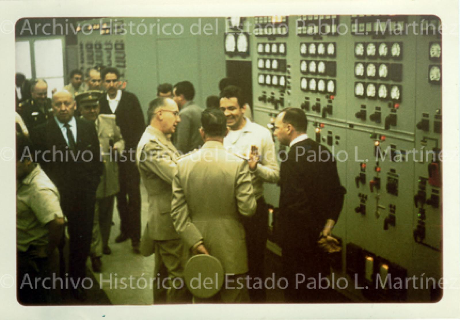 Agustín Olachea Avilés en reunión militar.