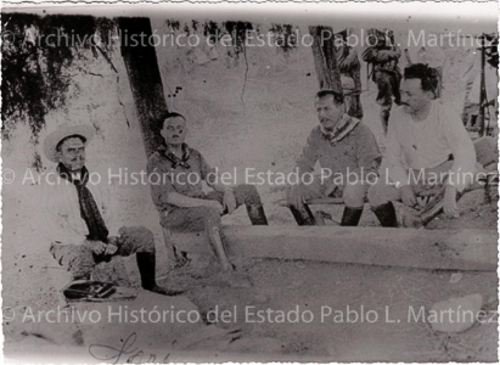 Agustín Olachea, retrato de grupo.