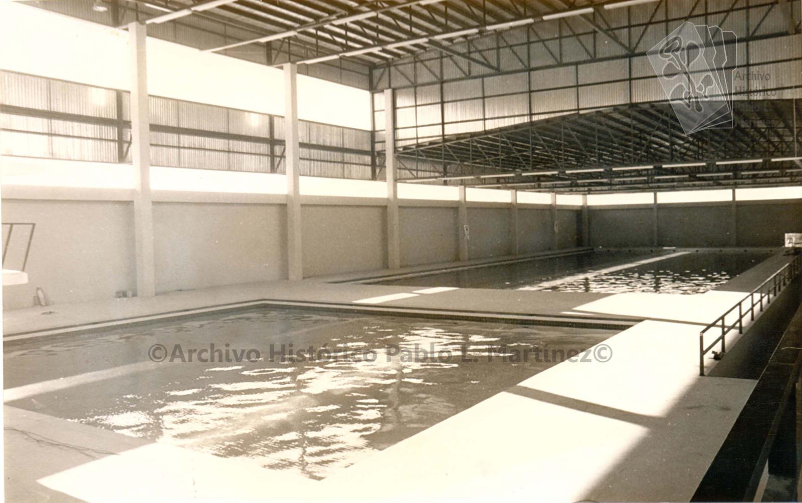 Alberca y fosa de clavados del Gimnasio de Usos Múltiples “Emilio Mendoza Möuett”, en La Paz, Baja California Sur.