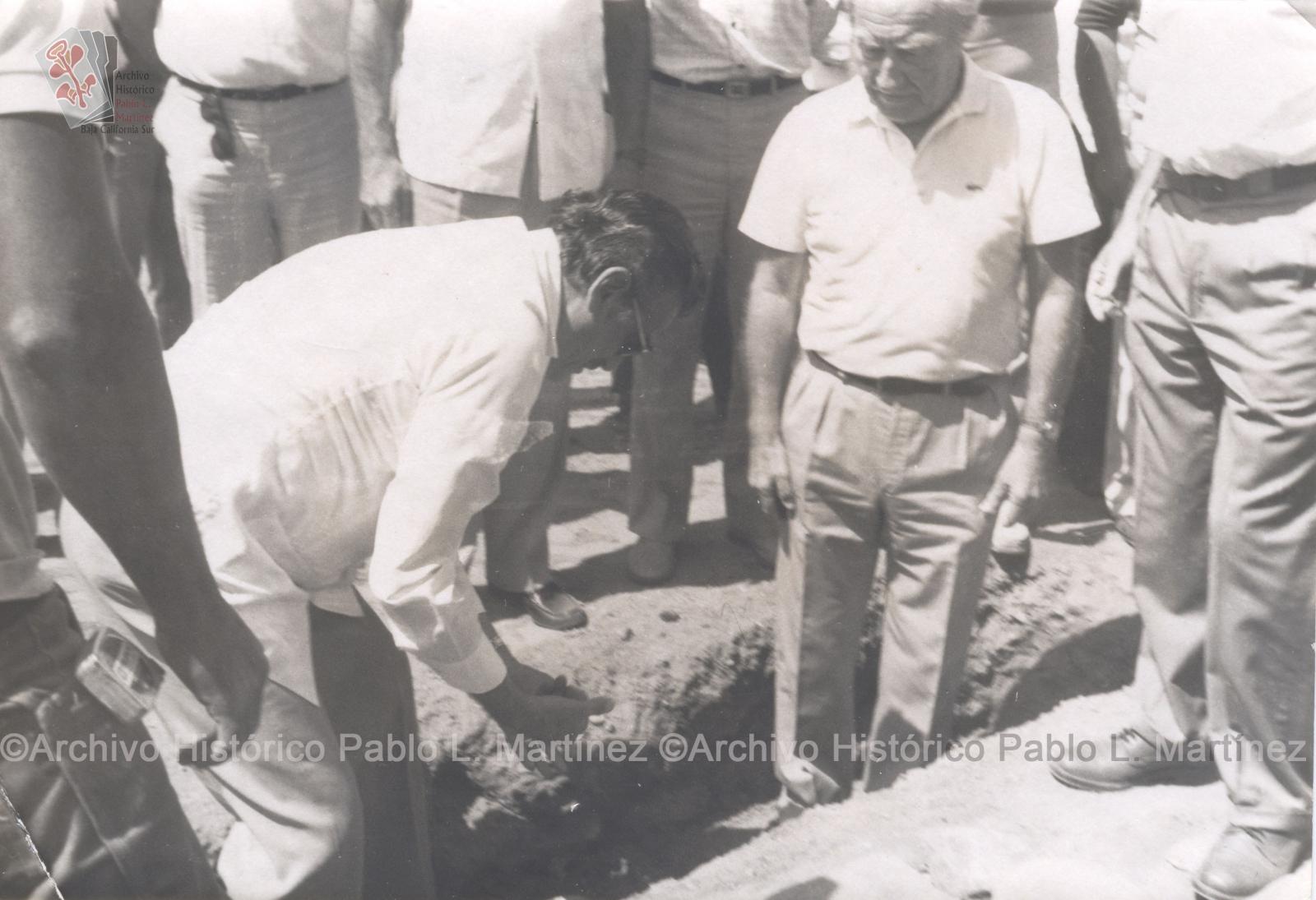 Alberto Andrés Alvarado Arámburo, da inicio a las obras de trabajo para la instalación de drenaje en Guerrero Negro, Baja California Sur.