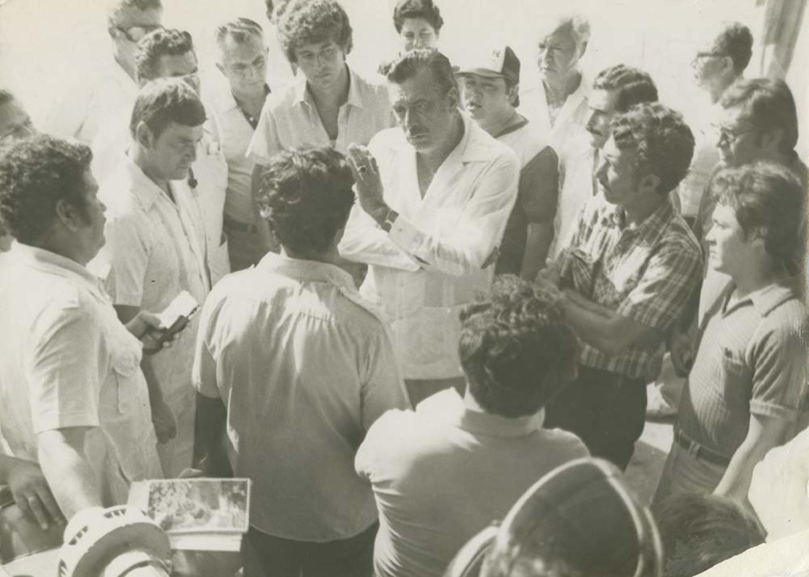 Alberto Andrés Alvarado Arámburo en reunión.