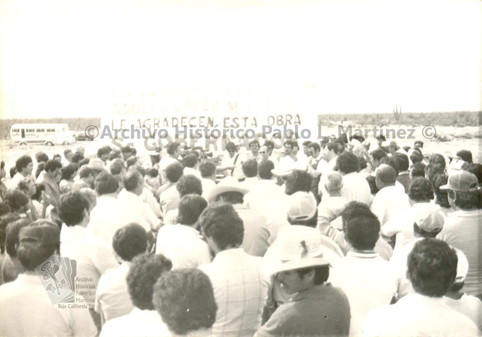 Alberto Andrés Alvarado Arámburo en una inauguración de obra en Ciudad Insurgentes y puerto Adolfo López Mateos, Baja California Sur.