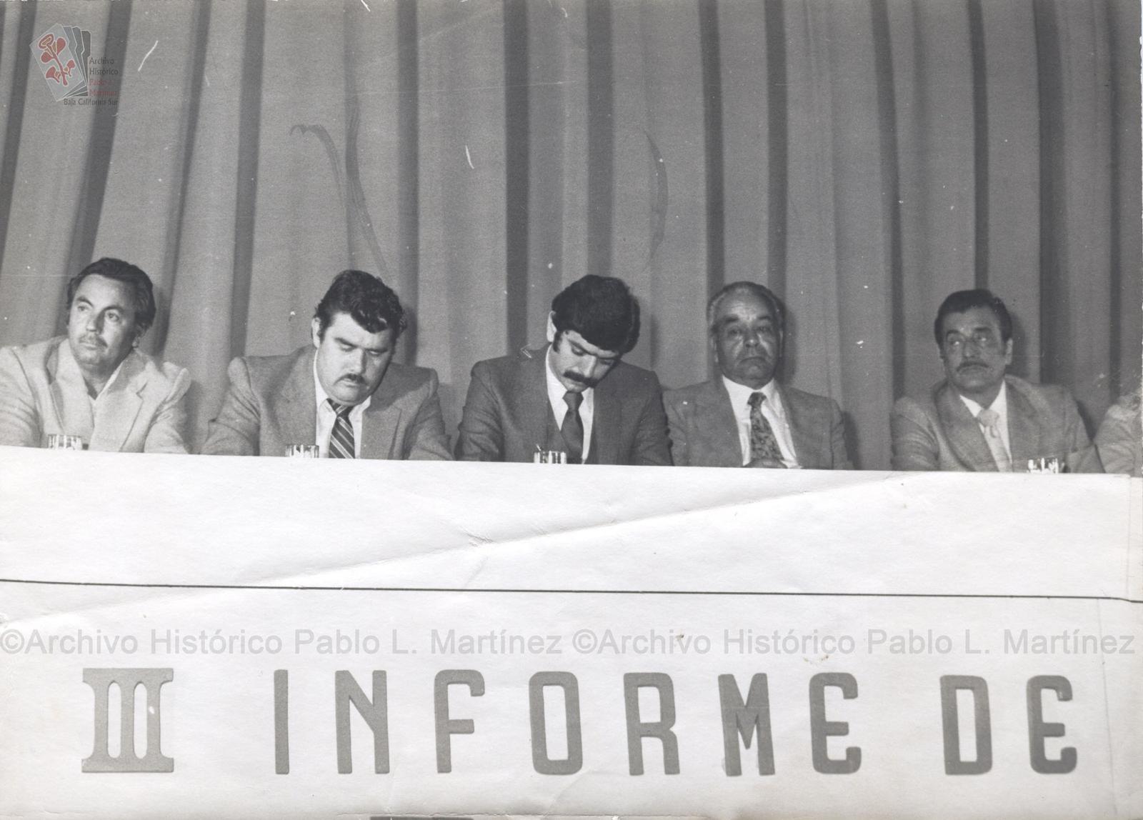 Alberto Andrés Alvarado Arámburo y funcionarios públicos en tercer informe de gobierno.