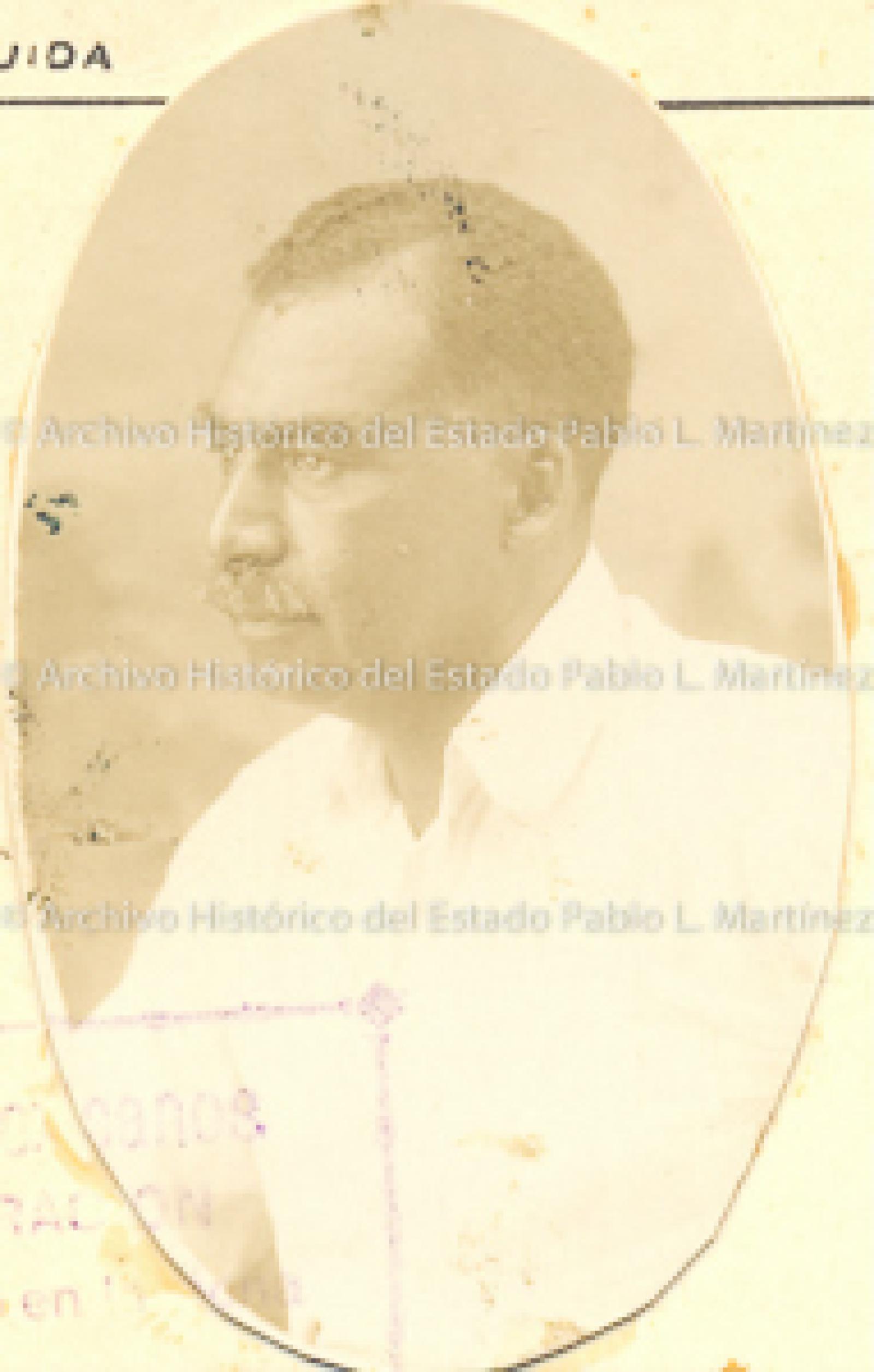 Alberto W. Benseman de perfil.