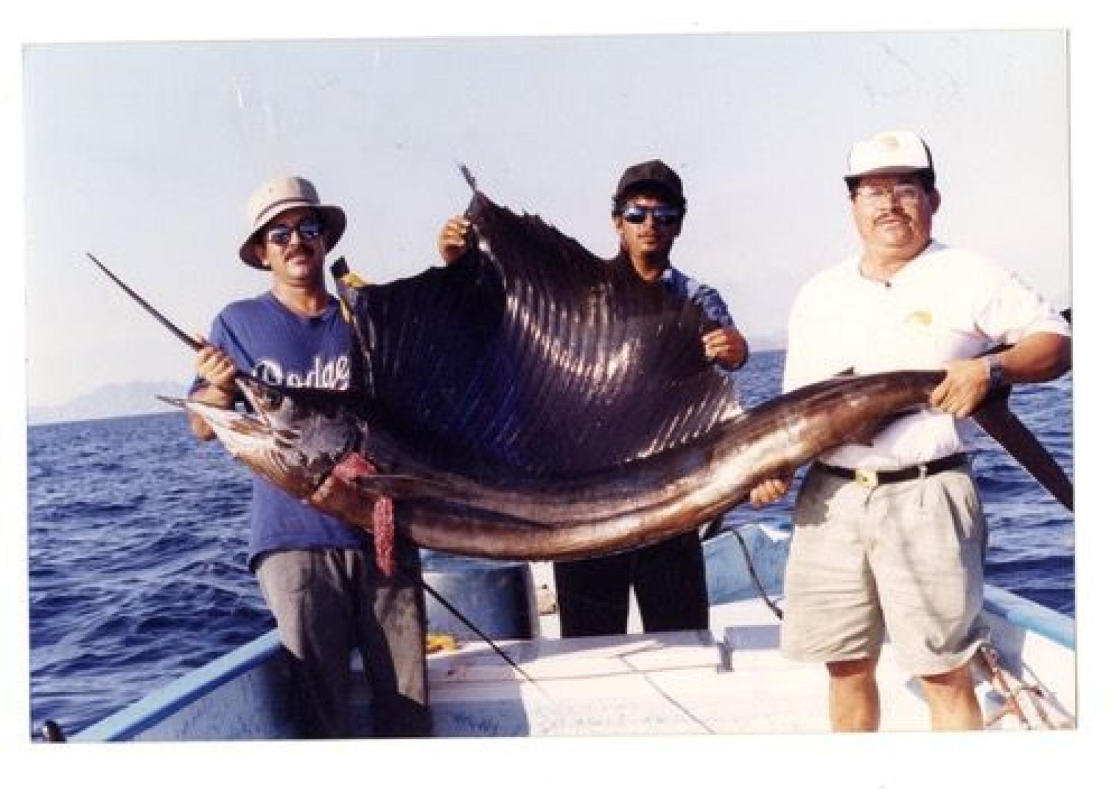 Alejandro Robles, Leonel Davis y Francisco Mayoral en pesca.
