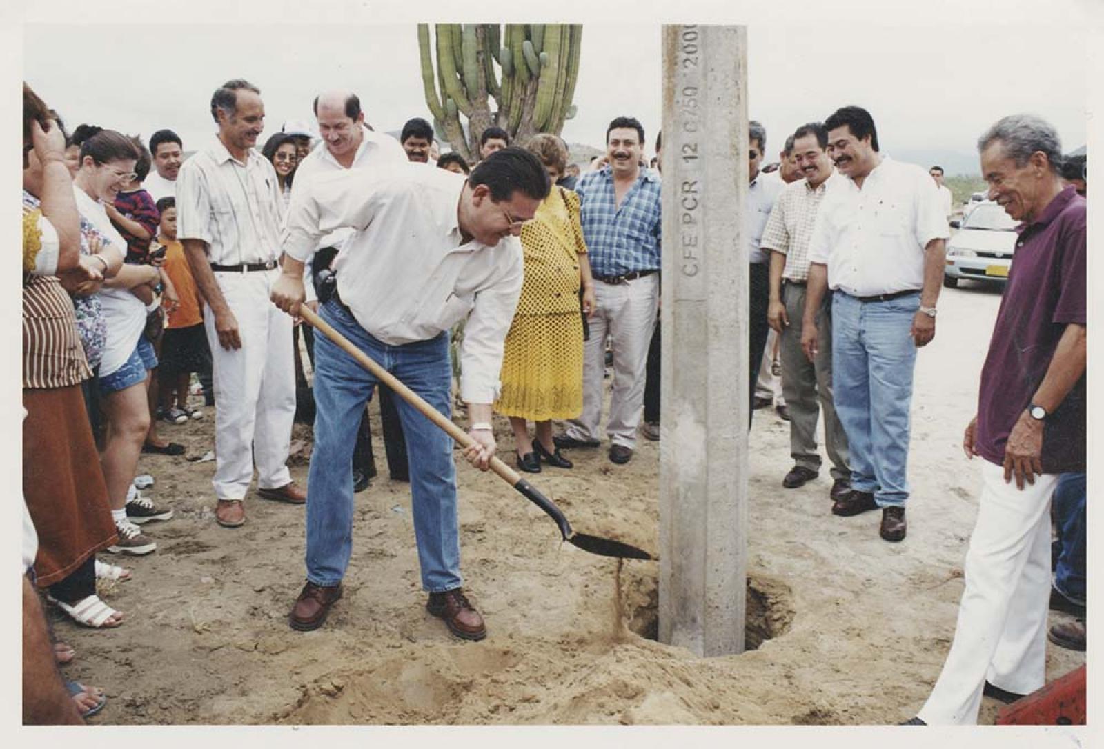 Alfredo Porras en acto público.