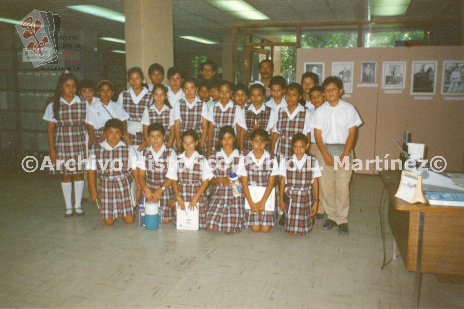Alumnos de 6° Año "A" de la Escuela Primaria Celerino Cano, T.M., visitan el Archivo Histórico Pablo L. Martínez.
