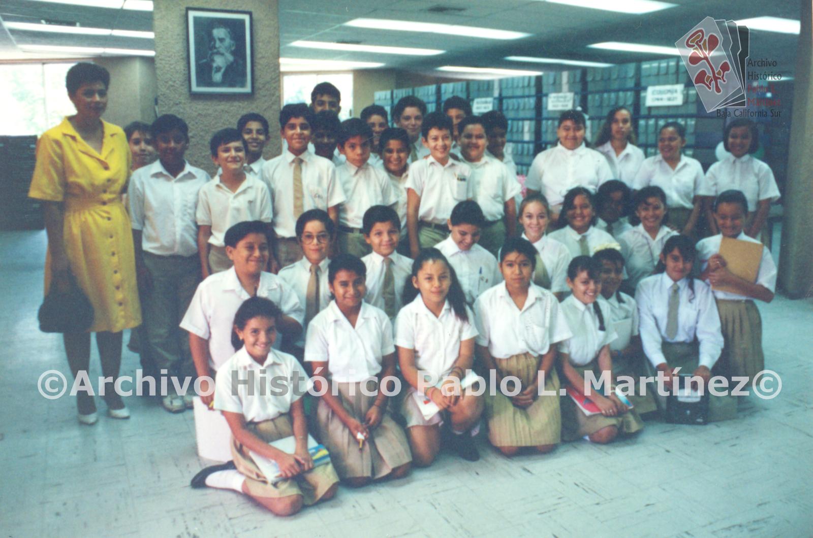 Alumnos de 6° Año "B" de la Escuela Primaria Benito Juárez T.M., en visita al Archivo Histórico Pablo L. Martínez.