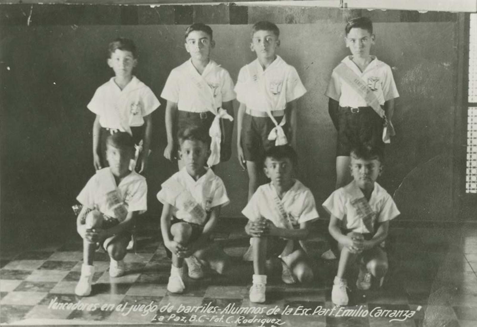 “Alumnos de la escuela particular Emilio Carranza”.