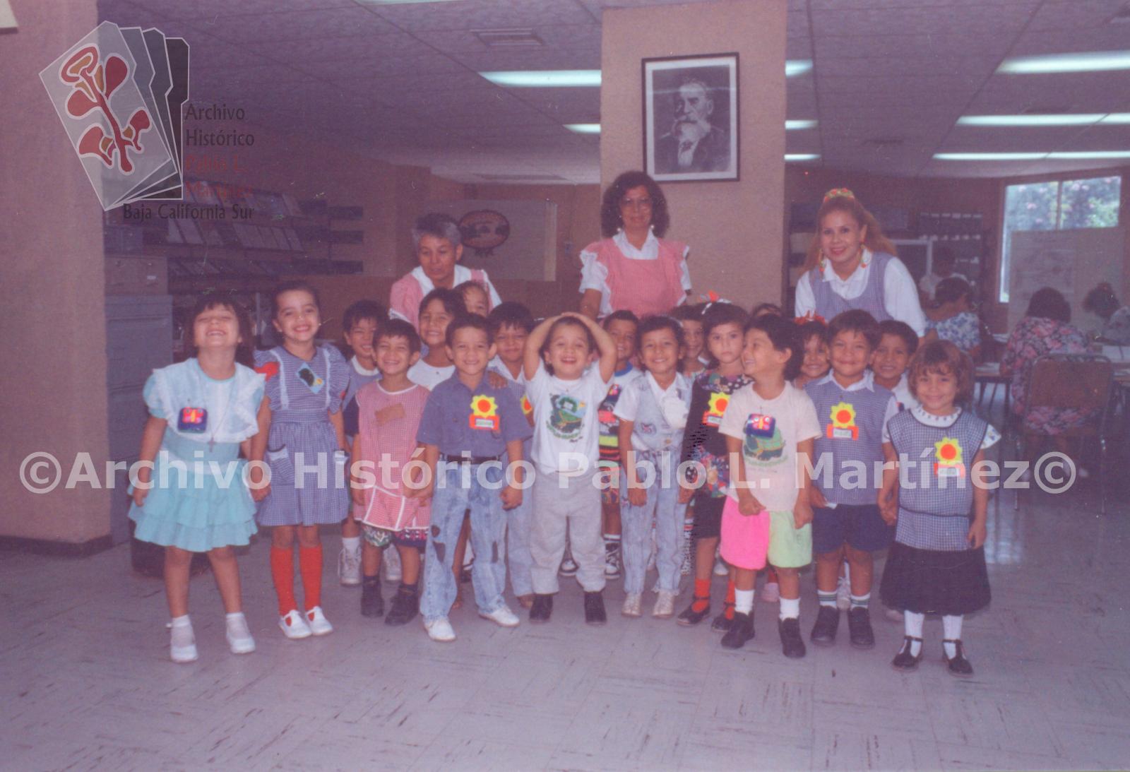 Alumnos de preescolar durante su visita al Archivo Histórico Pablo L. Martínez.