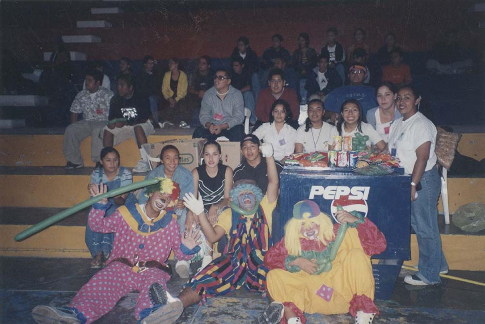 Alumnos del Cobach en actividad social.