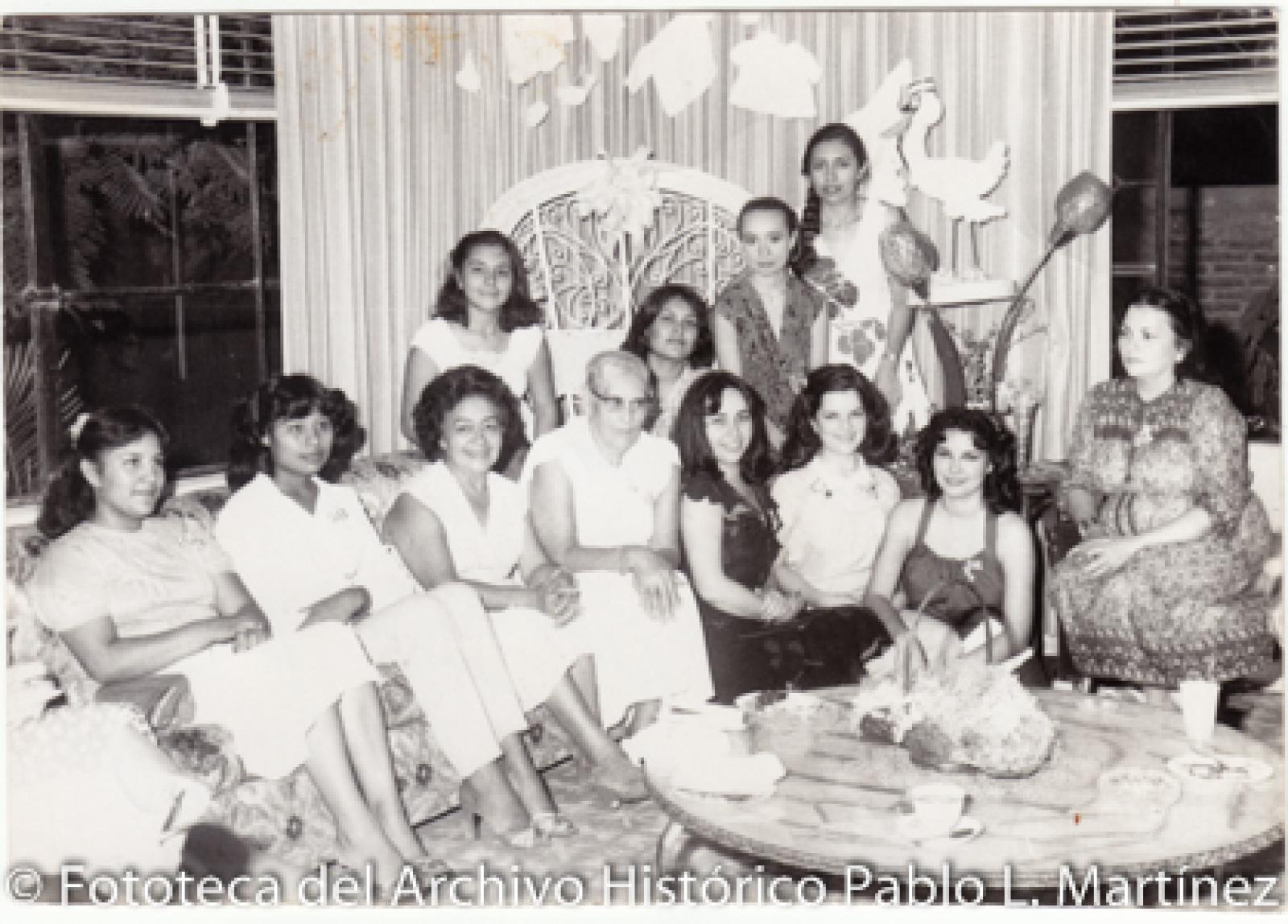 “Amistades”, evento social.