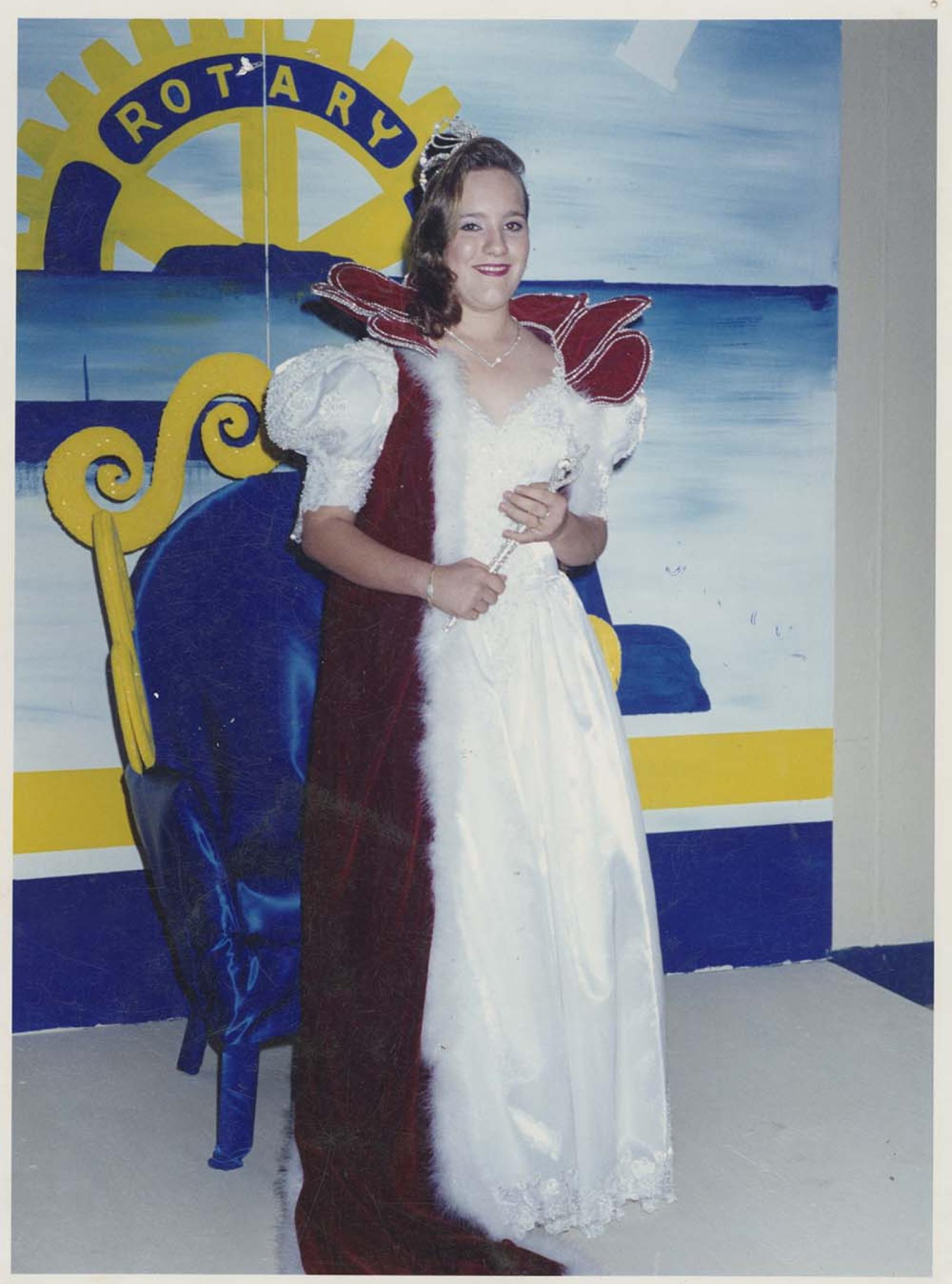 “Anet Quiñones, reina del Club Rotario de Santa Rosalía”.