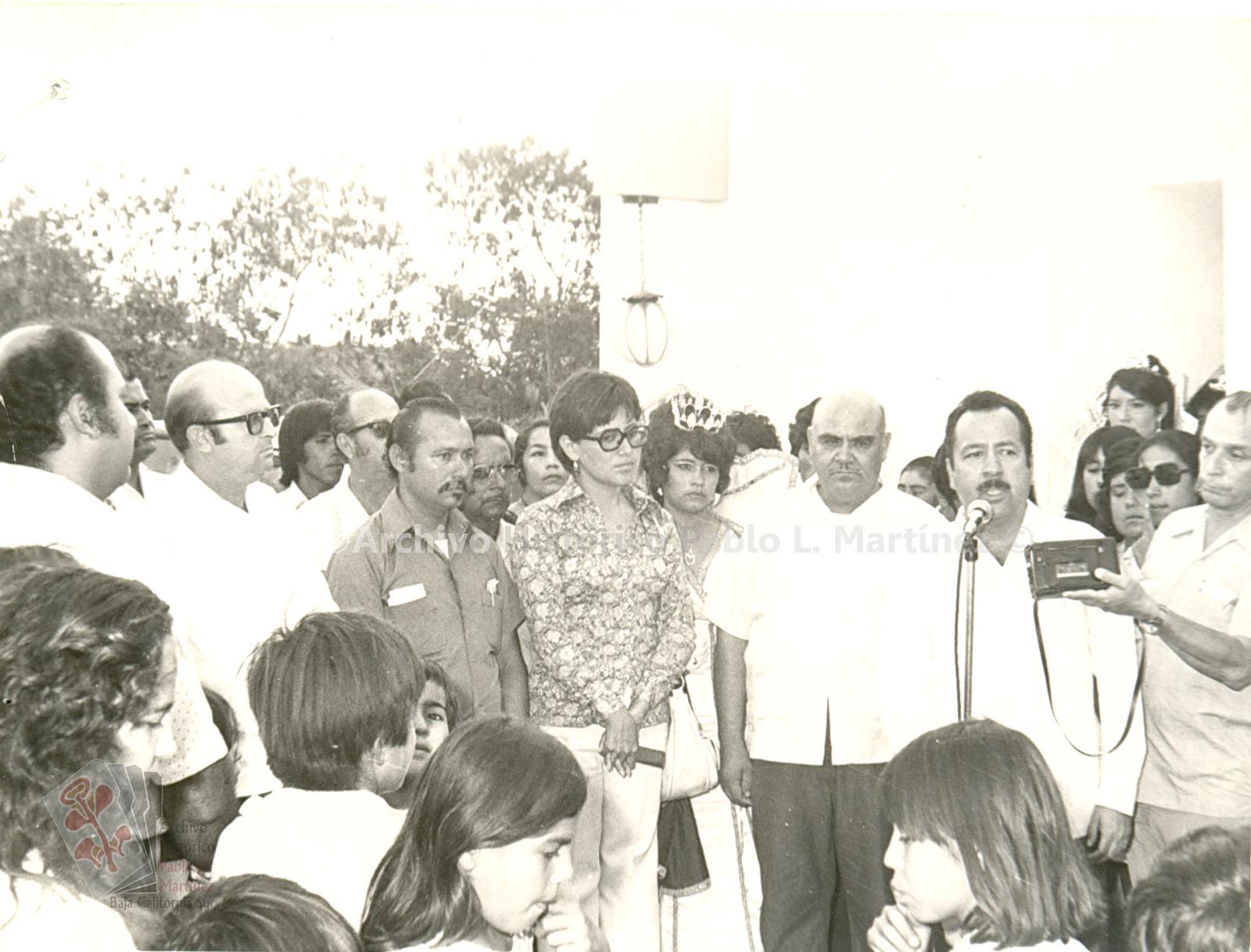 Ángel César Mendoza Arámburo en ceremonia de inauguración de un edificio público.