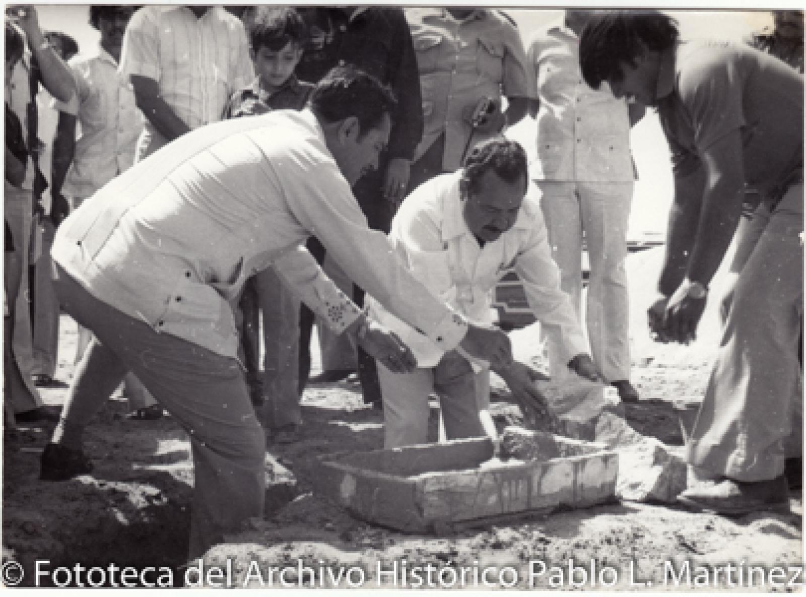 Ángel César Mendoza Arámburo, en obra pública.