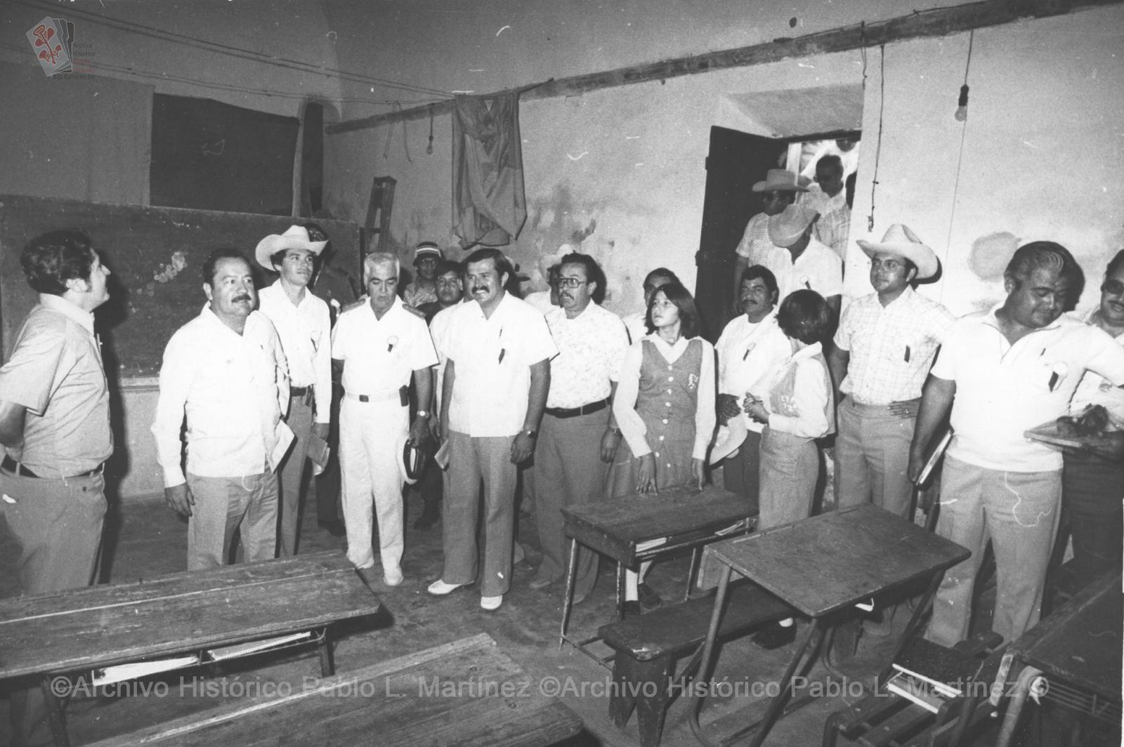 Ángel César Mendoza Arámburo y funcionarios públicos en gira de trabajo en Santa Rosalía, Baja California Sur.