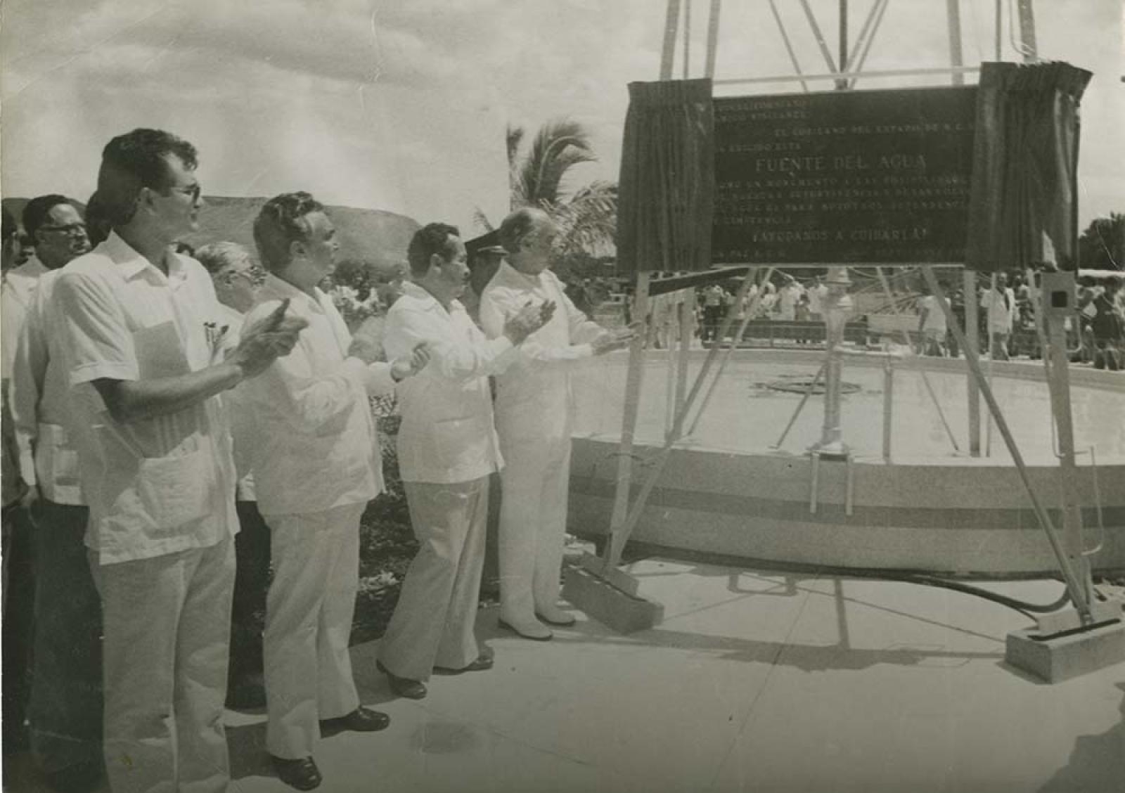 Ángel César Mendoza Arámburo y José López Portillo en inauguración.