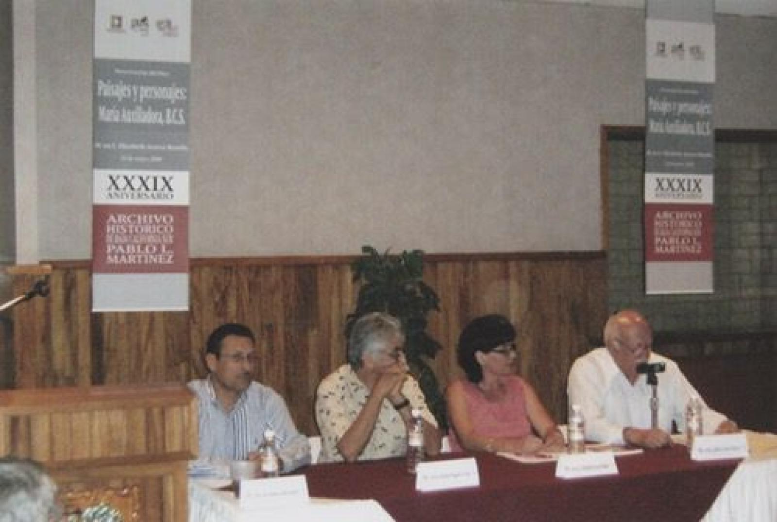 Aníbal Angulo, Elizabeth Acosta y Gilberto Ibarra en evento del XXXIX aniversario del Archivo Histórico Pablo L. Martínez.