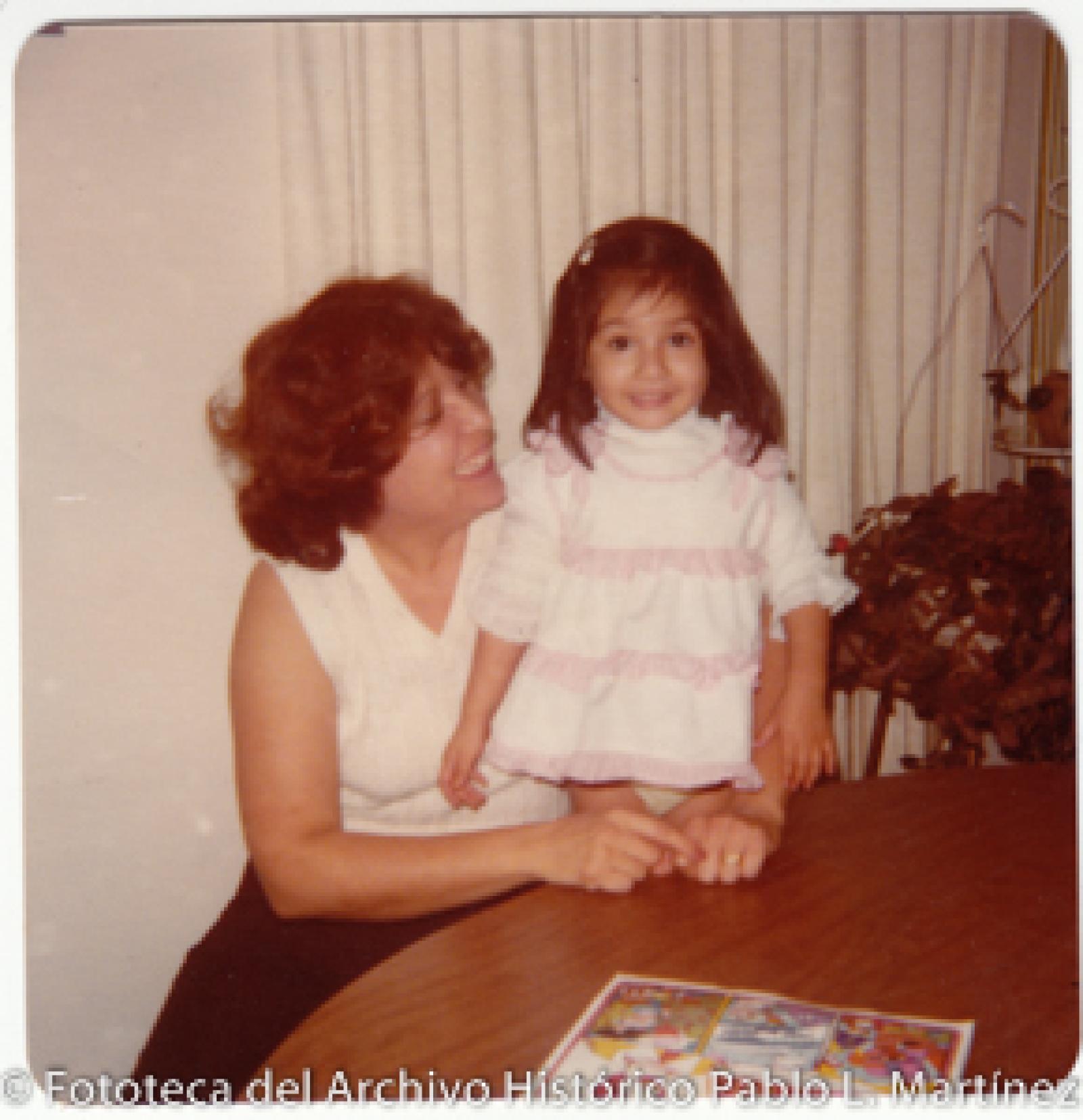 “Anne Janet en compañía de su mami Eva Delia”