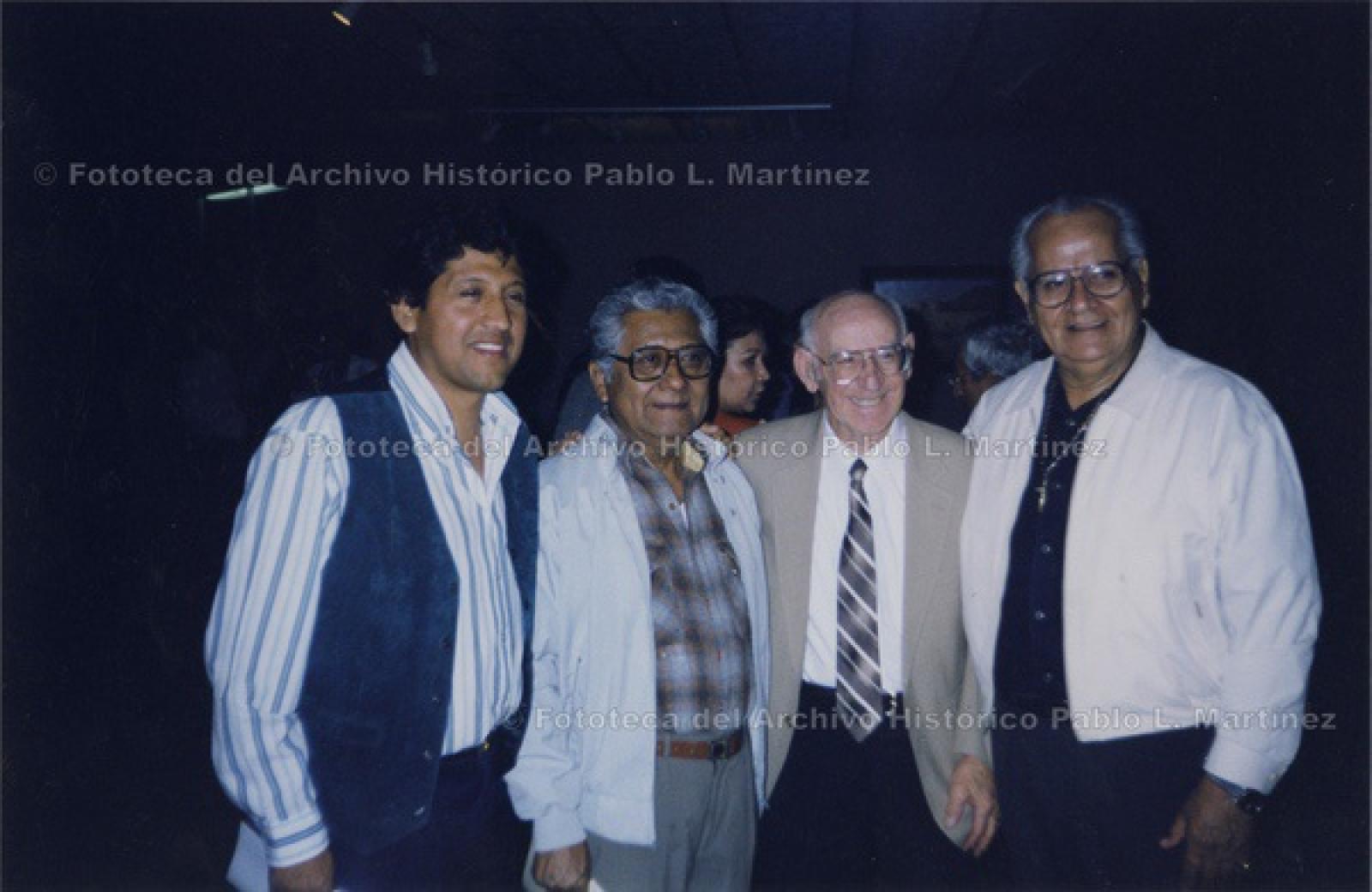 “Anthony Quartuccio en compañía de los profesores Leonardo Reyes y Norberto Flores”.