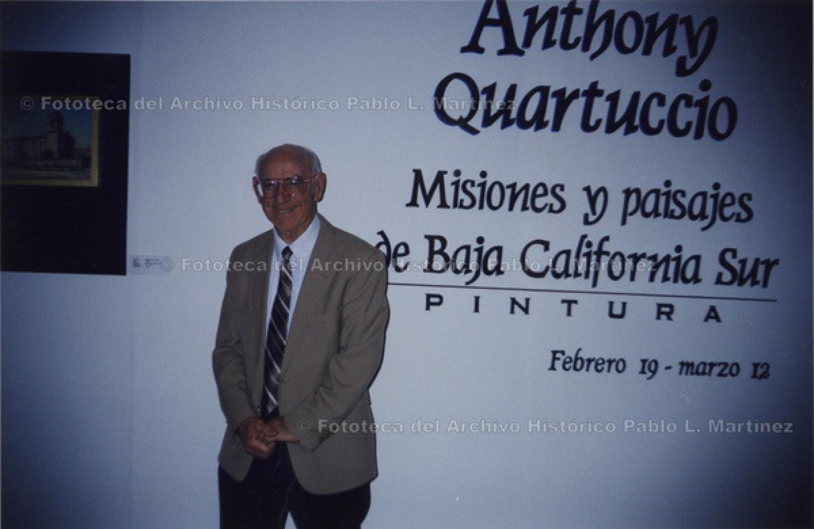 “Anthony Quartuccio en el acto de donación de pinturas al gobierno del Estado”.