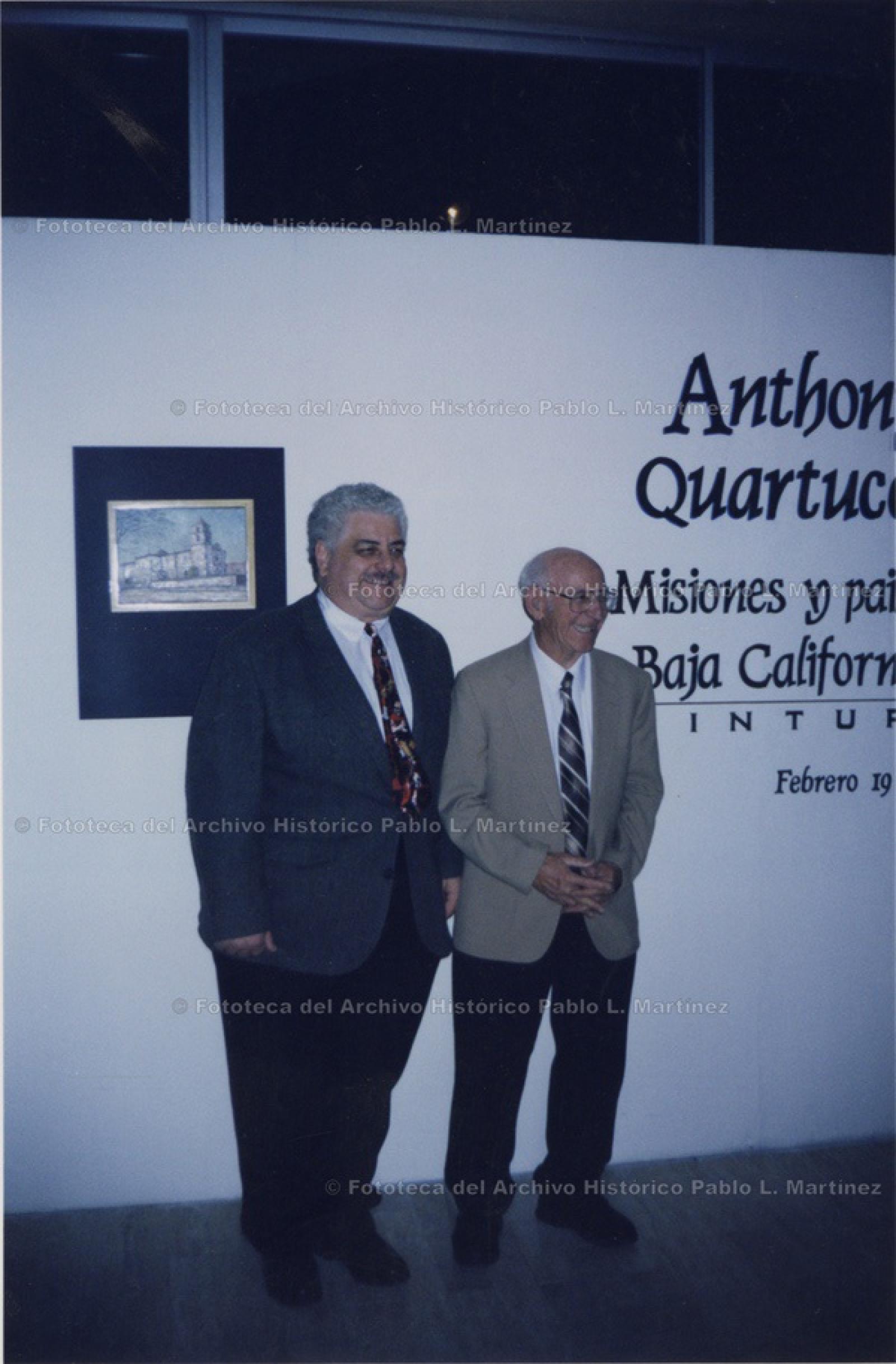 “Anthony Quartuccio y su hijo en la galería de arte ‘Carlos Olachea’”.