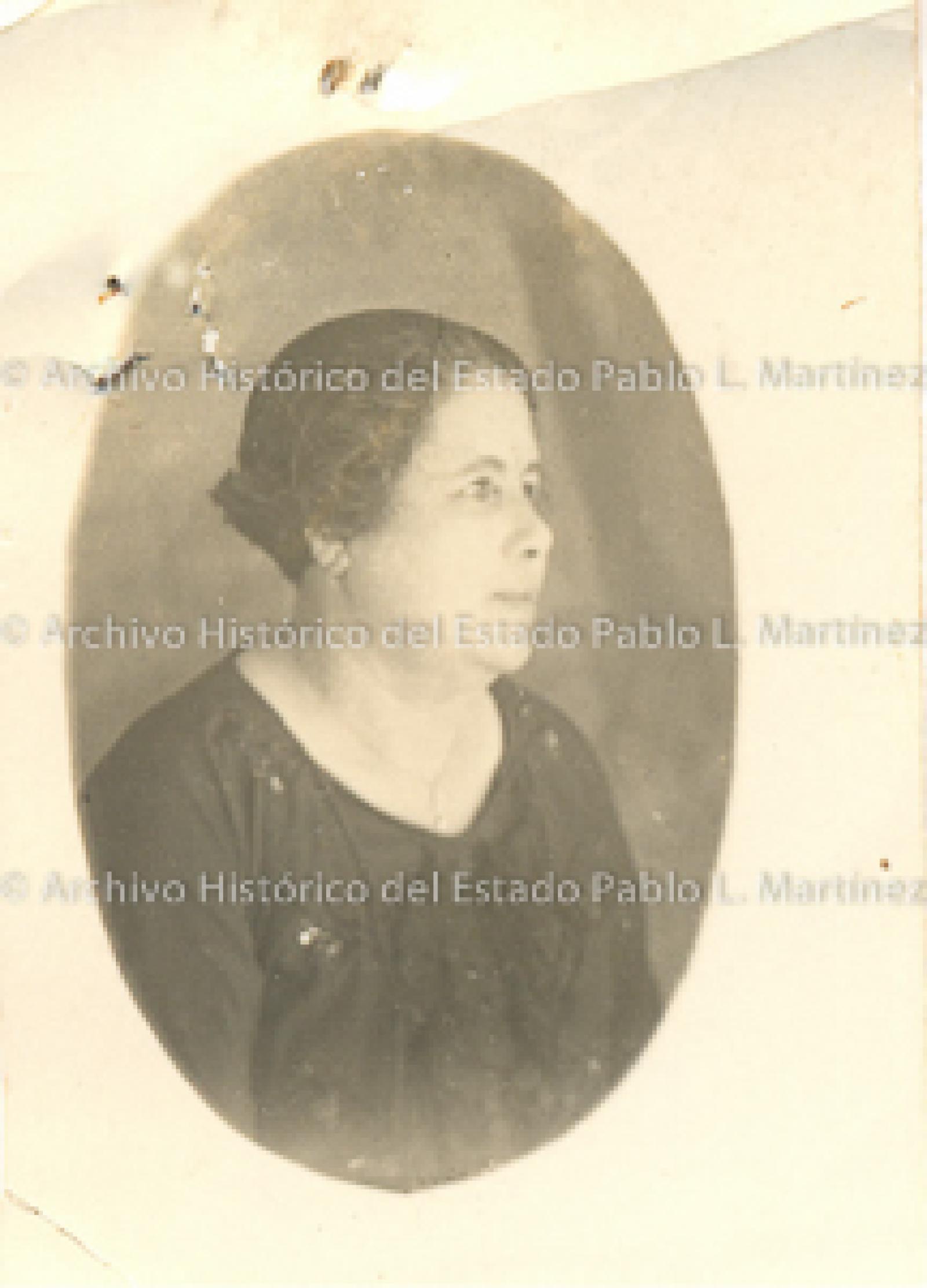 Antonia de Fernández de perfil.