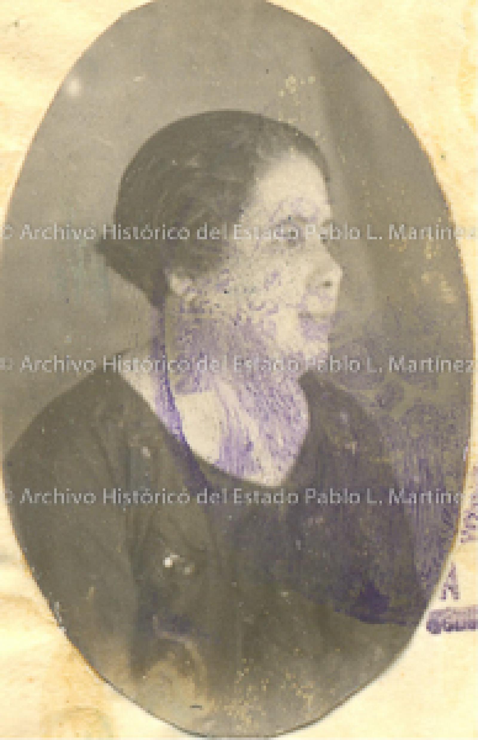Antonia de Fernández de perfil.