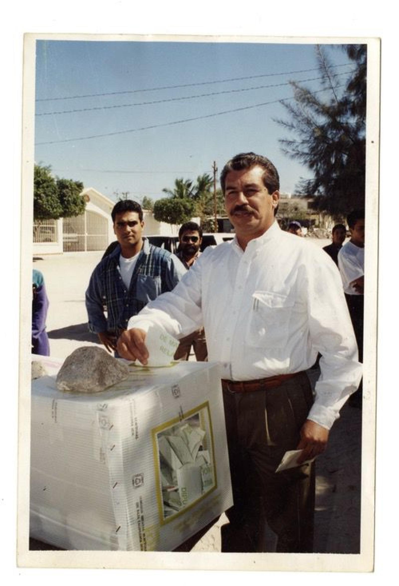 Antonio Benjamín Manríquez Guluarte en votación.