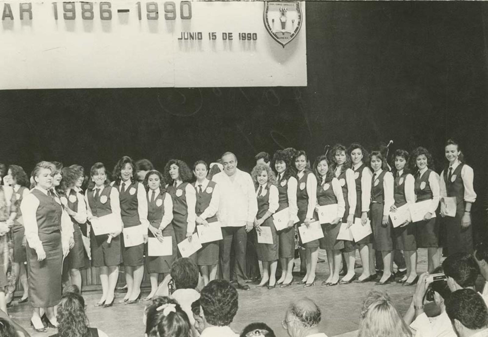 Antonio Wilson en ceremonia de graduación.