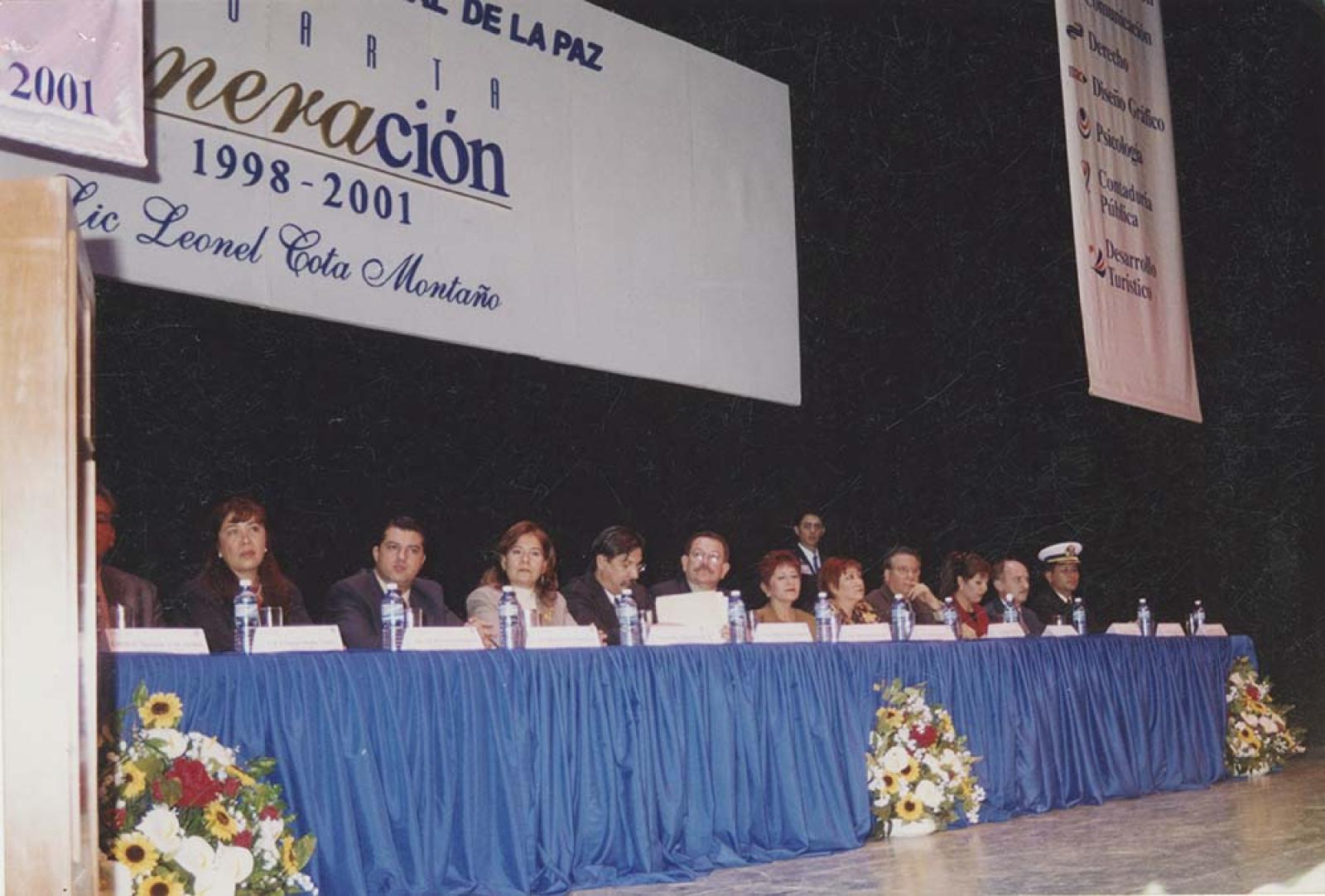Aracely Cárdenas en graduación.
