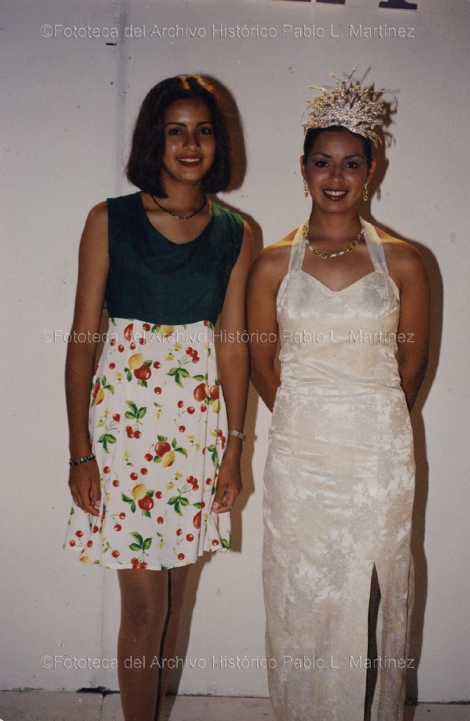 Aracely y Dulce, reinas de las fiestas tradicionales de Loreto, Baja California Sur.