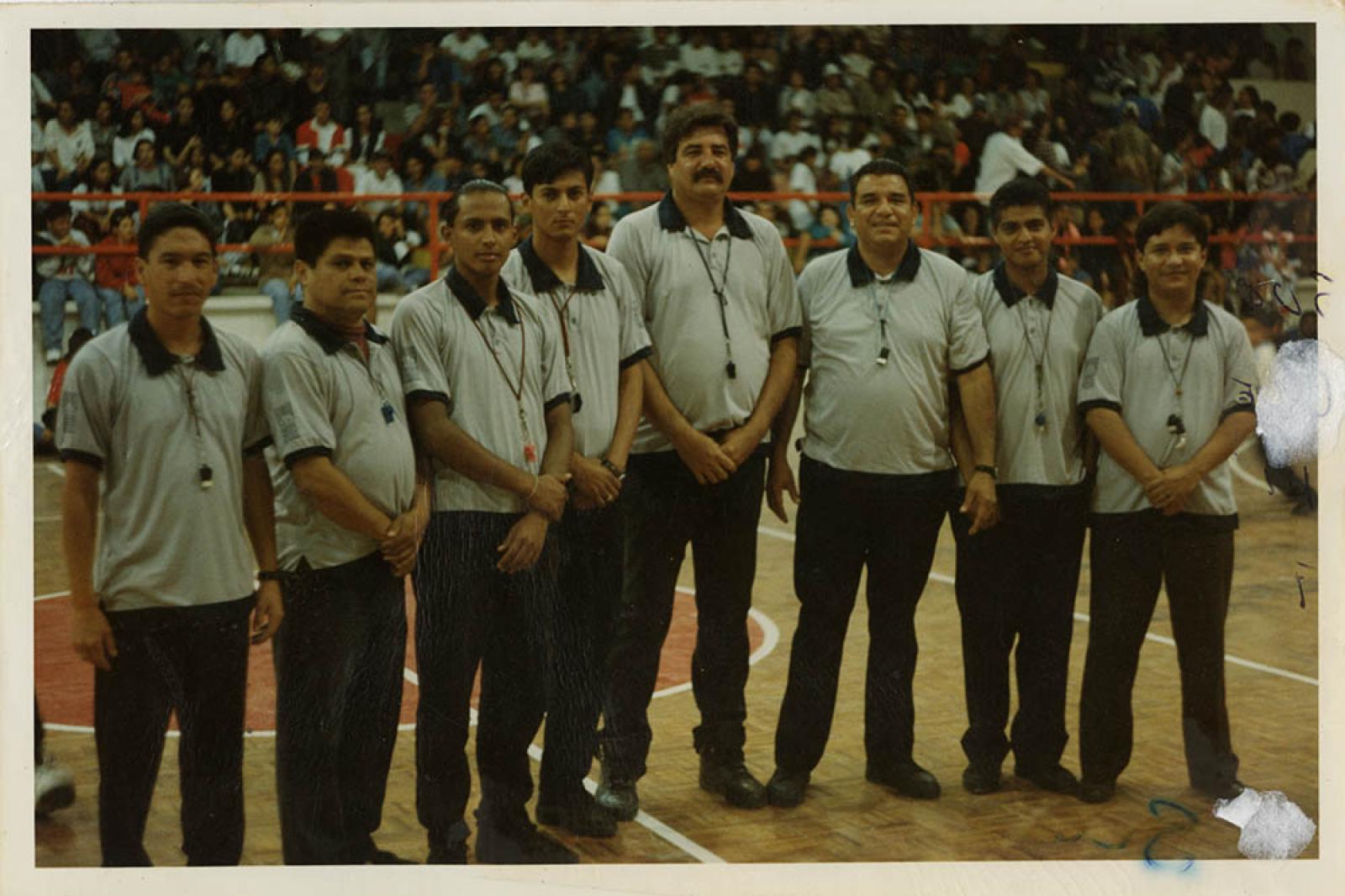 Árbitros en juego, retrato de grupo.