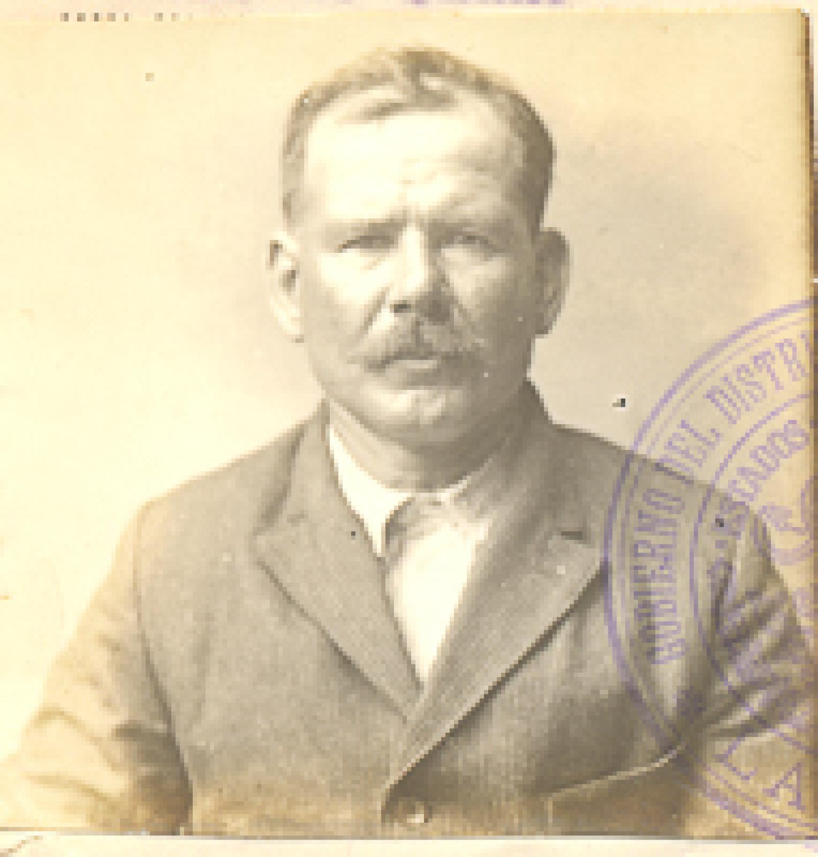 Arnulfo Carrillo.