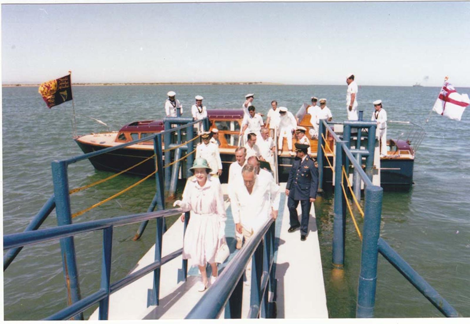 Arribo de la reina Isabel II al puerto de La Paz, B. C. S.