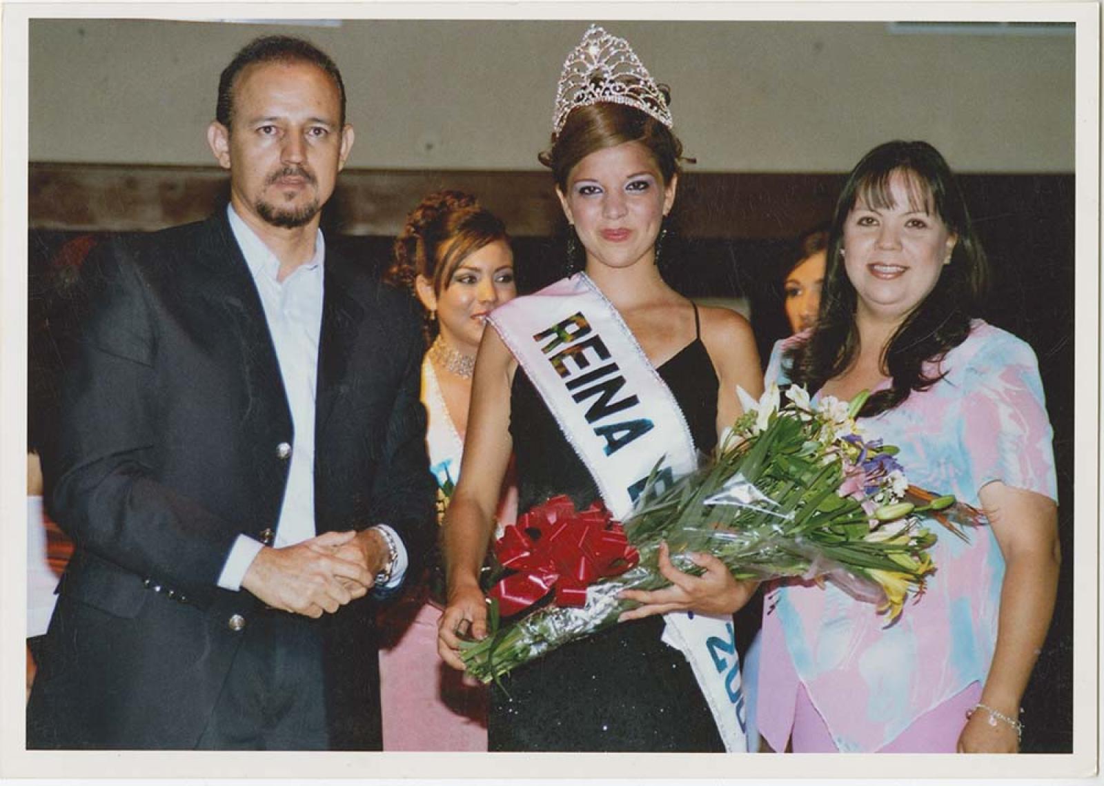 Arturo Cunningham y reina de festival.