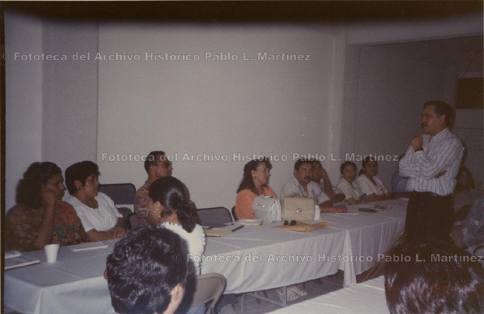 “Arturo Hernández Rojas imparte el Seminario de Actualización en Archivonomía”.