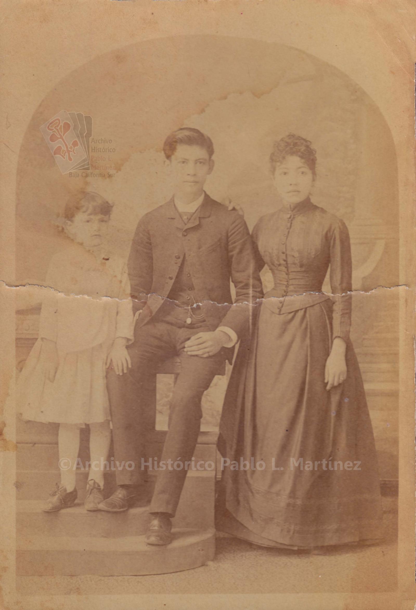 “Ascensión González” y familia.