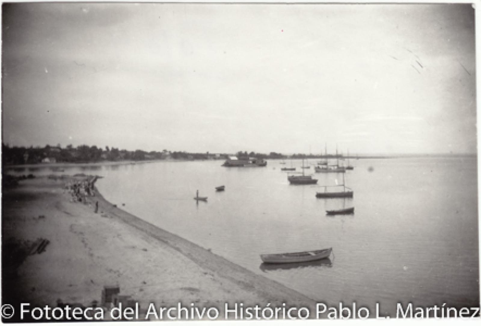 Bahía y embarcaciones.