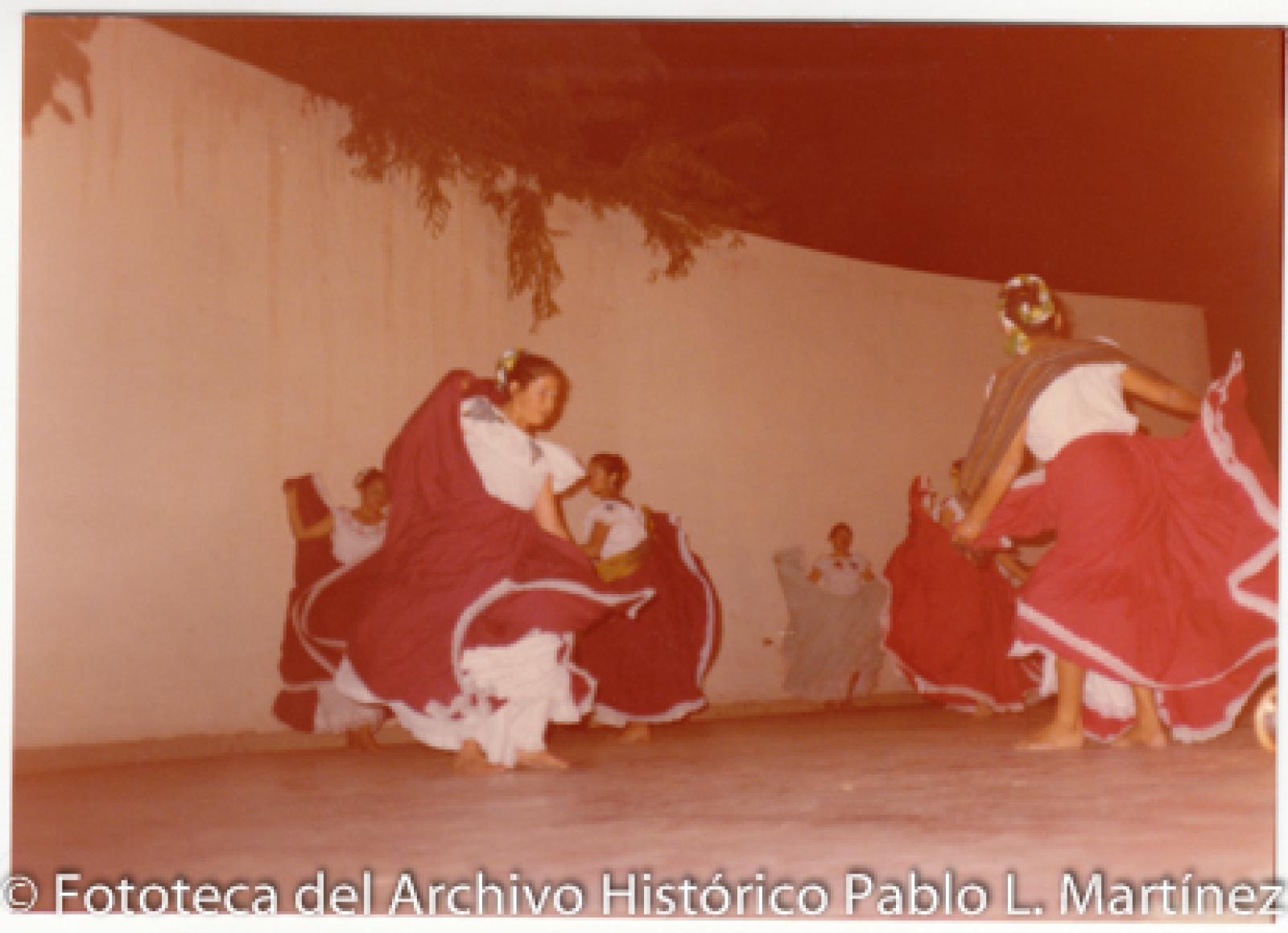 Ballet folklórico del “CREA.”