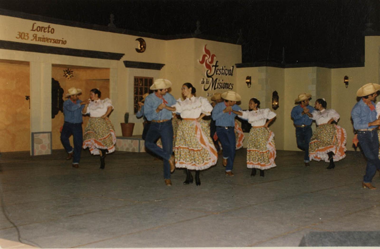 Ballet folklórico del Tecnológico de La Paz en presentación Festival de Las Misiones.