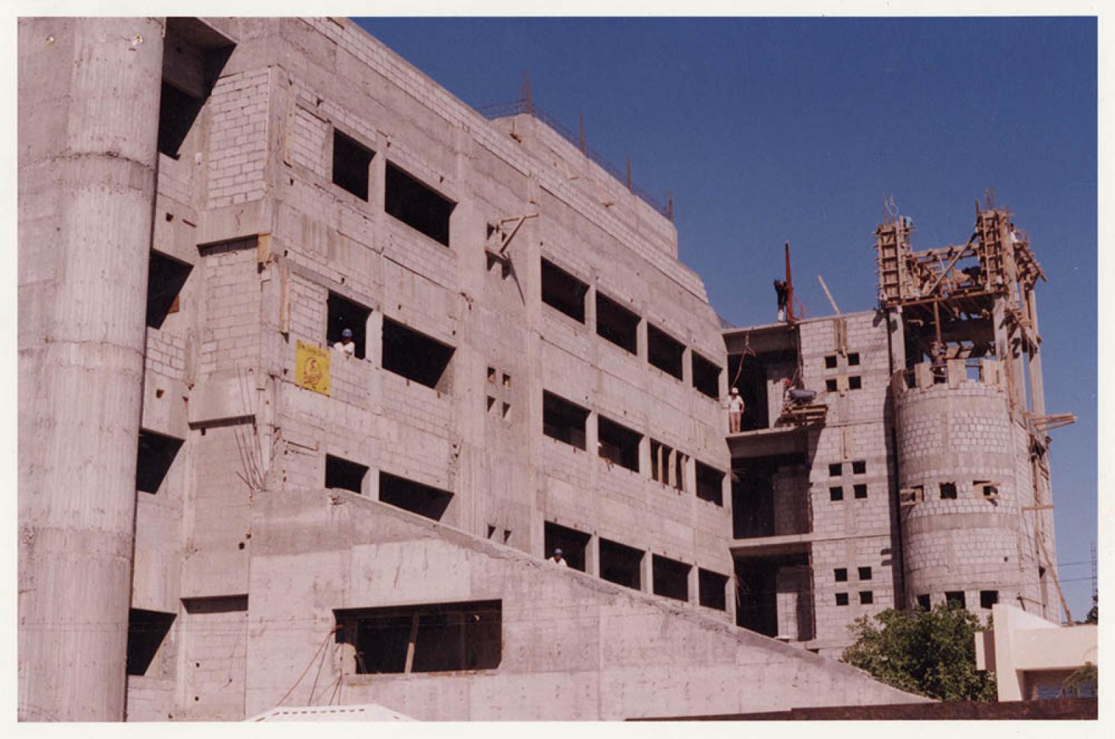 Banco de sangre, en construcción.