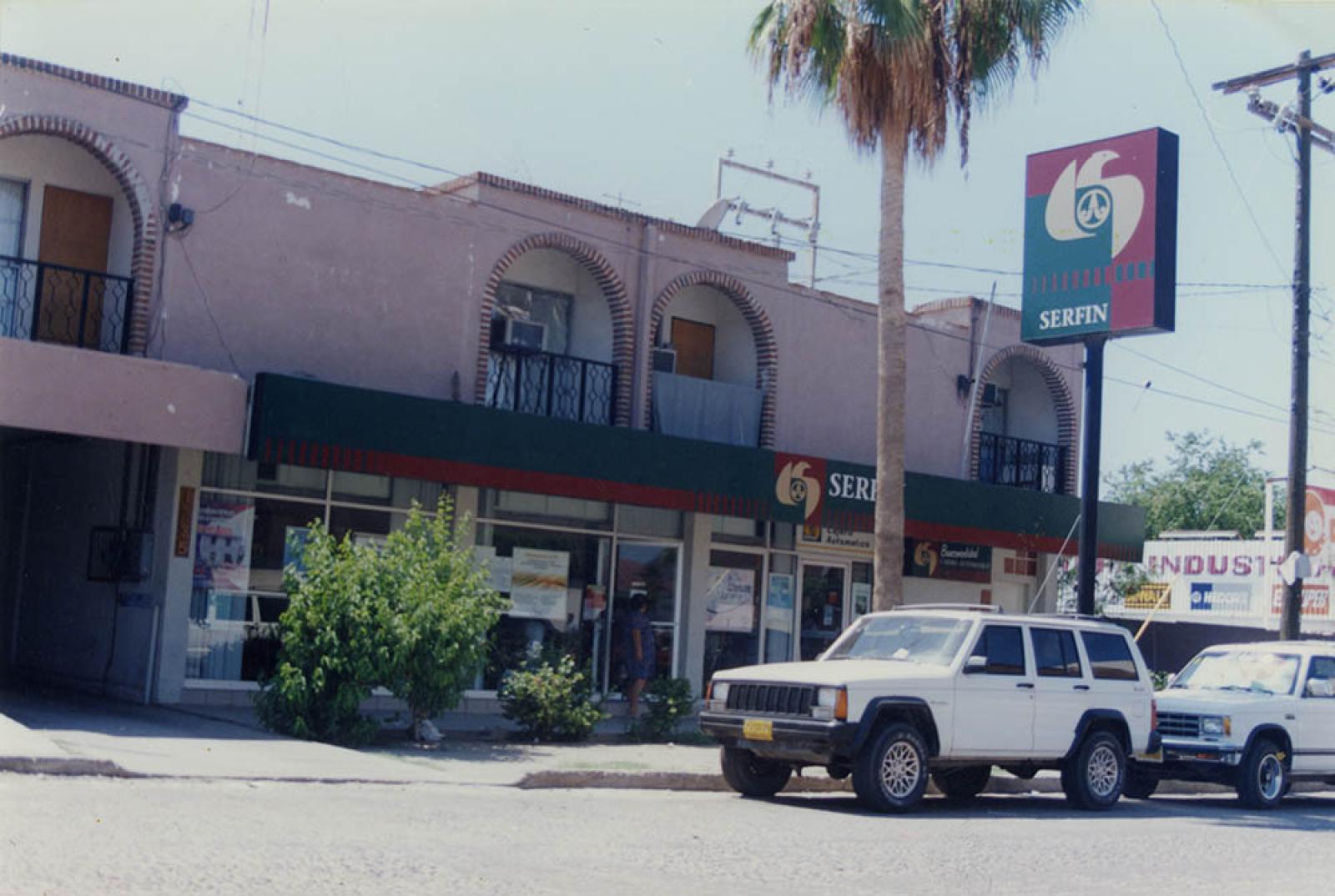 Banco Serfín, sobre la calle Antonio Rosales, La Paz, Baja California Sur.